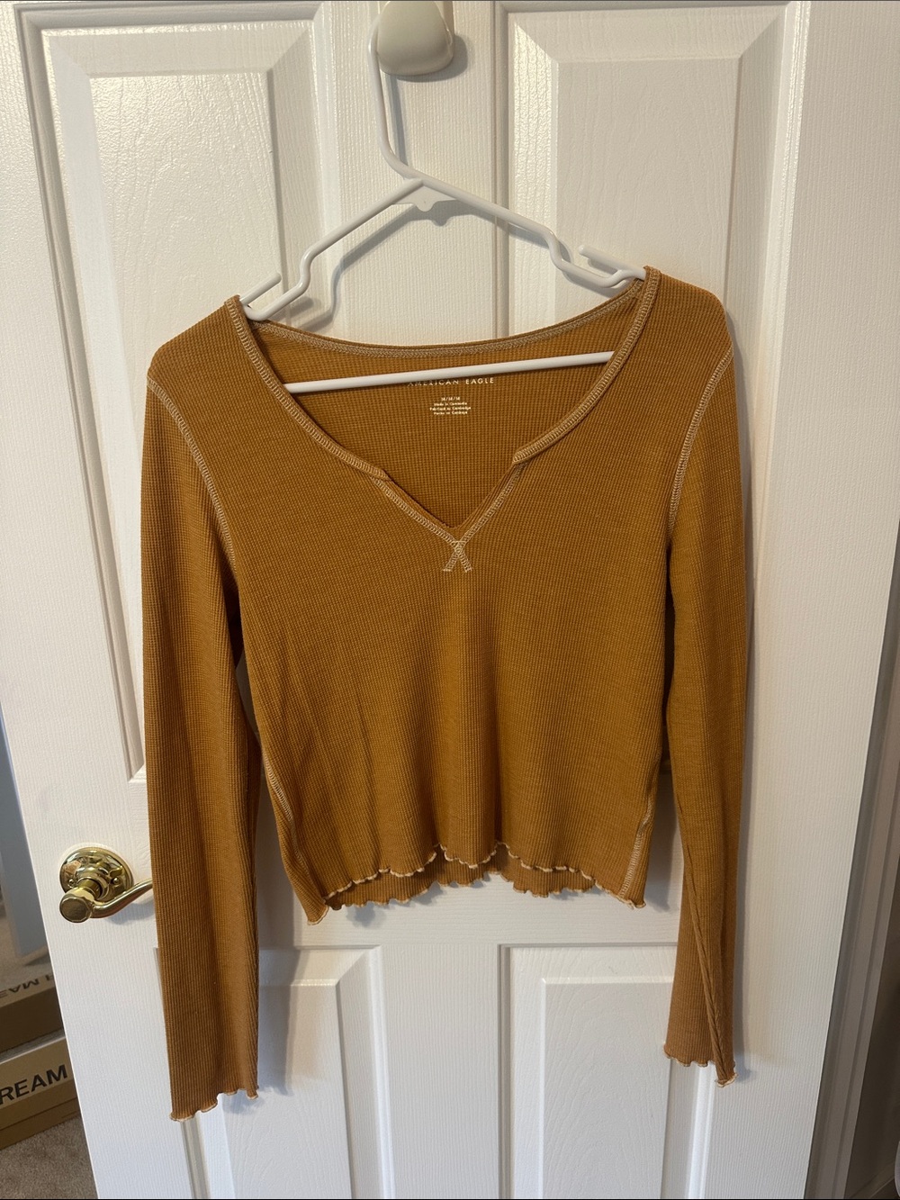 American Eagle Outfitters Cropped Long Sleeve Top - Mustard yellow